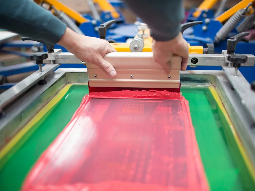 how does screen printing work